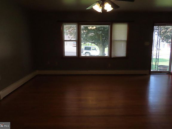 5th image of 105 W Walter Ave
