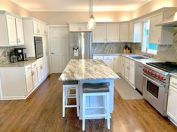 Remodeled Kitchen 9’ Ceiling