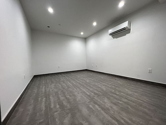 5th image of 827 Jefferson Ave #F