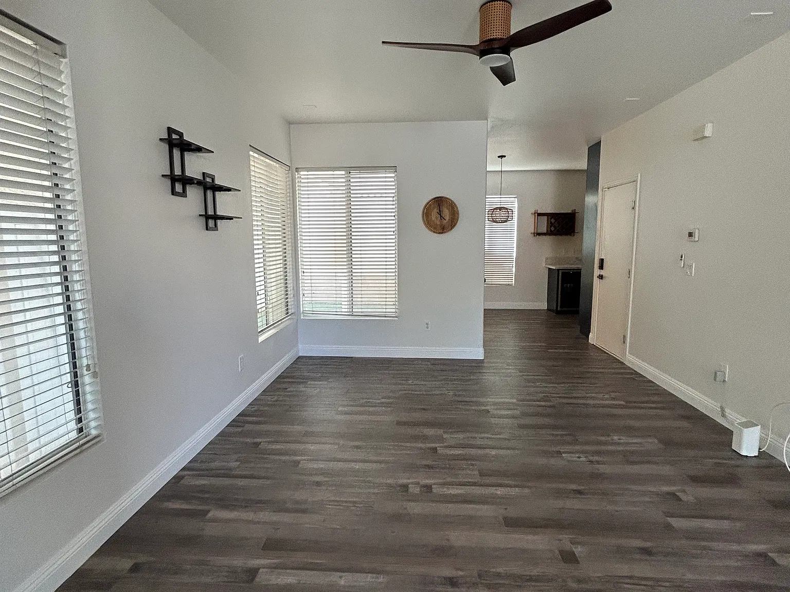 3 bed, 2.5 bath, 1362 sqft, $2,100 — Photo 2