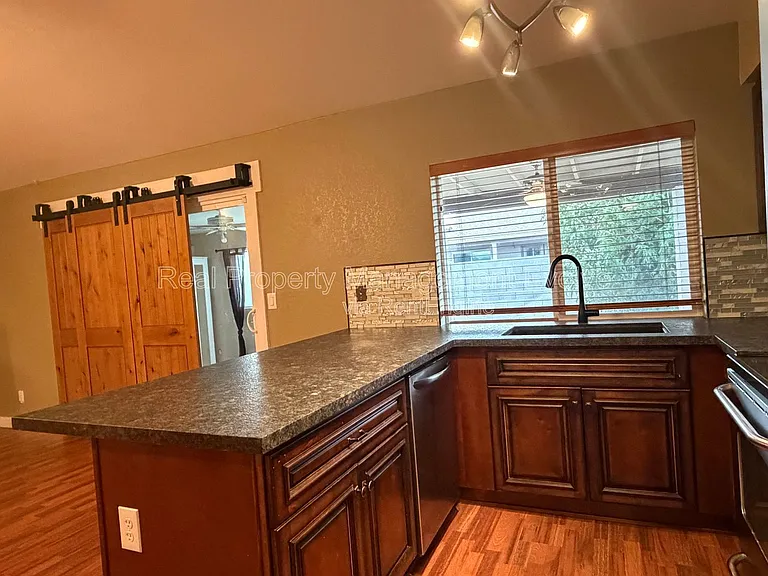 16645 N 34th Dr — Photo 9