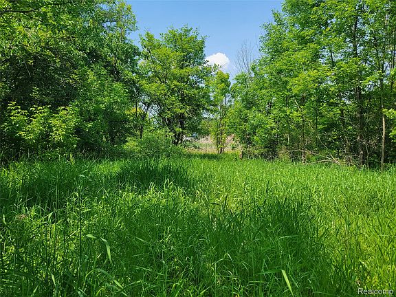 4th image of 32550-26 Mile Rd