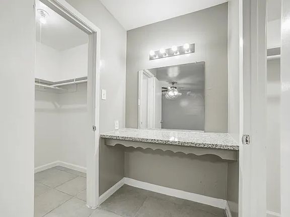 3rd image of 6525 Hillcroft St #E6a8a996b