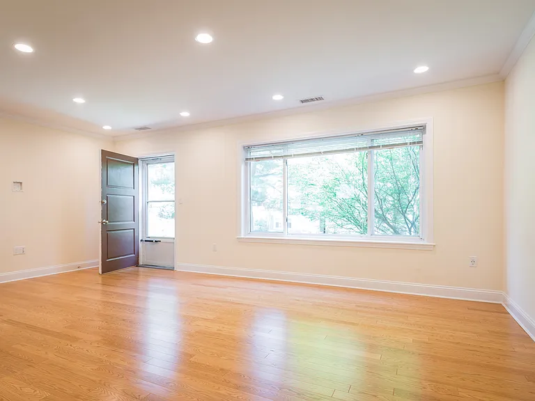 211 Independence Dr — Photo 12