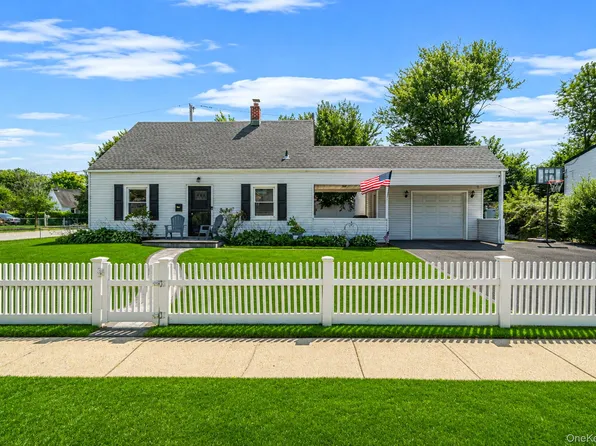 126 Cotton Lane, Levittown, NY 11756