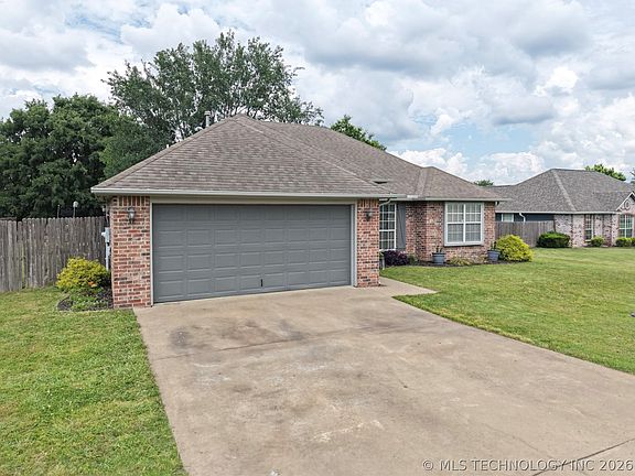 2nd image of 1108 S Mockingbird Ln