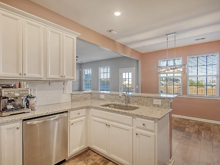 838 Redbud Ln — Photo 12