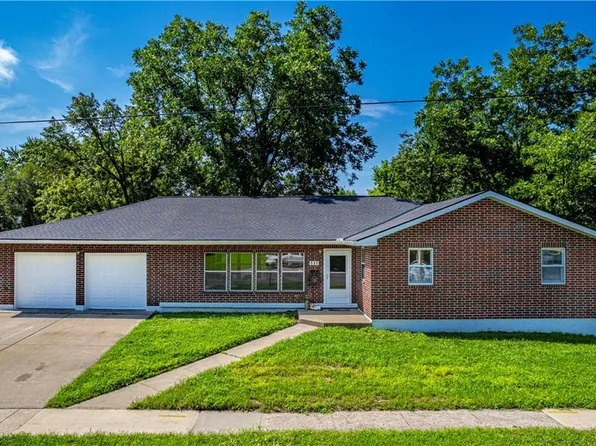 111 W 16th St, Higginsville, MO 64037