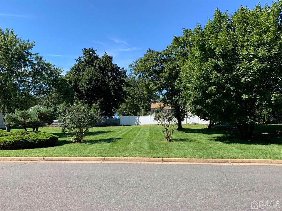 1st image of 34 New Brook Dr