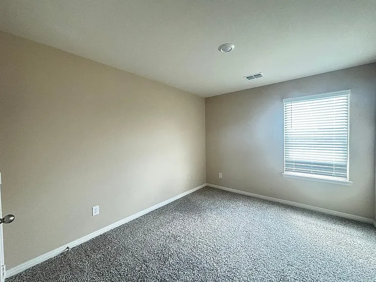 3237 Bowen St — Photo 8