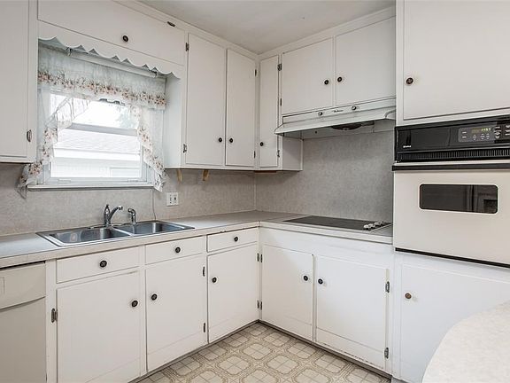 5th image of 859 Perry Dr