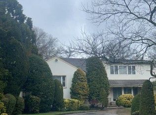 1313 Harbor Rd, Hewlett, NY 11557