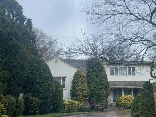 1313 Harbor Road, Hewlett, NY 11557