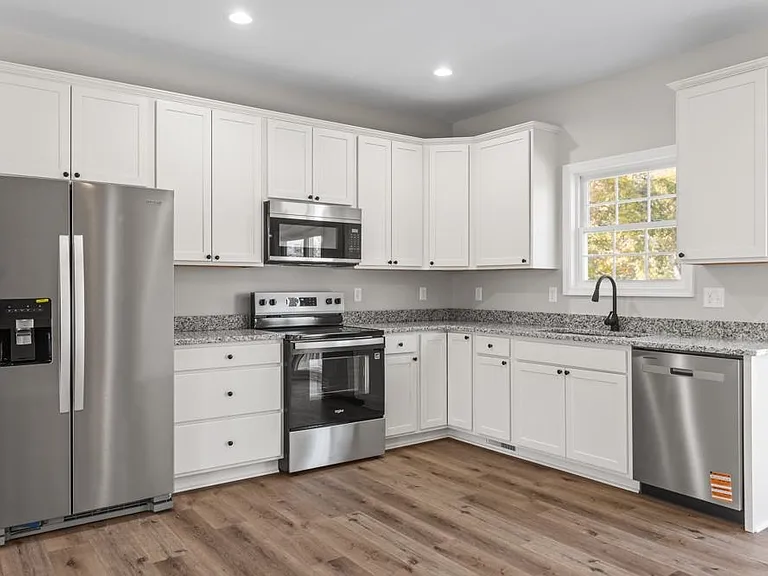 317 Ivanhoe Ave — Photo 2