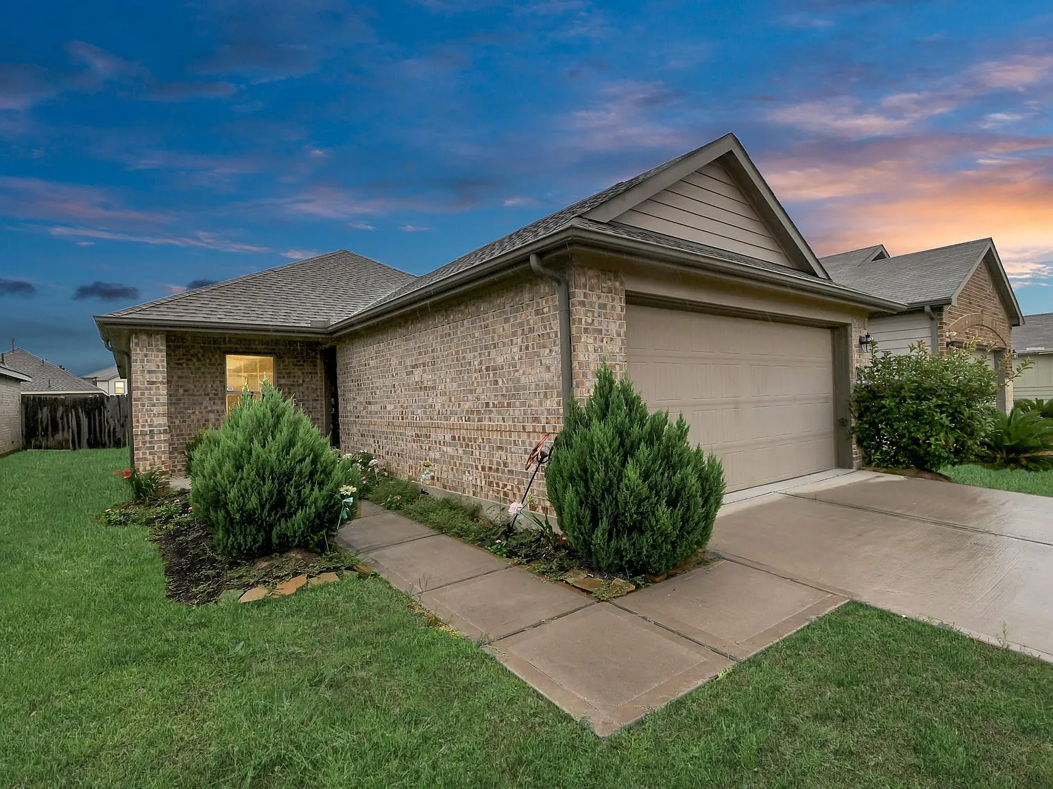 3 bed, 2.0 bath, 1220 sqft, $1,950 — Photo 3