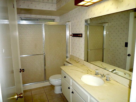 5th image of 7882 Comstock Cir