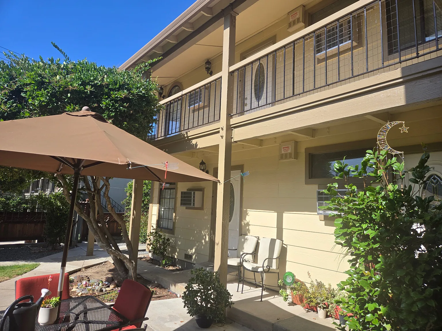2 bed, 900 sqft, $1,995 — Photo 2
