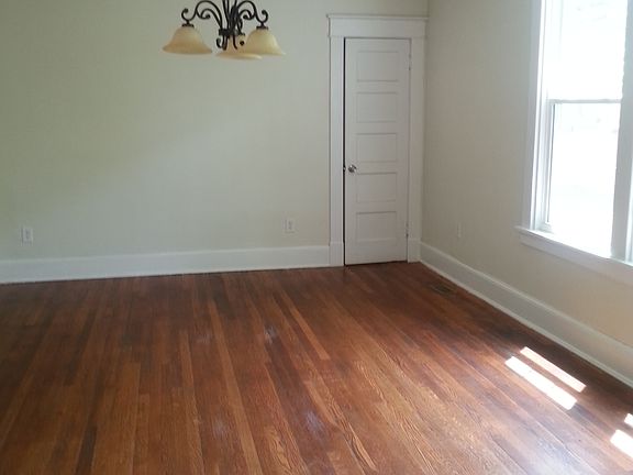 3rd image of 3121 Griffin Ave