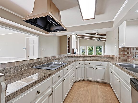 5th image of 943 Finchley Ct
