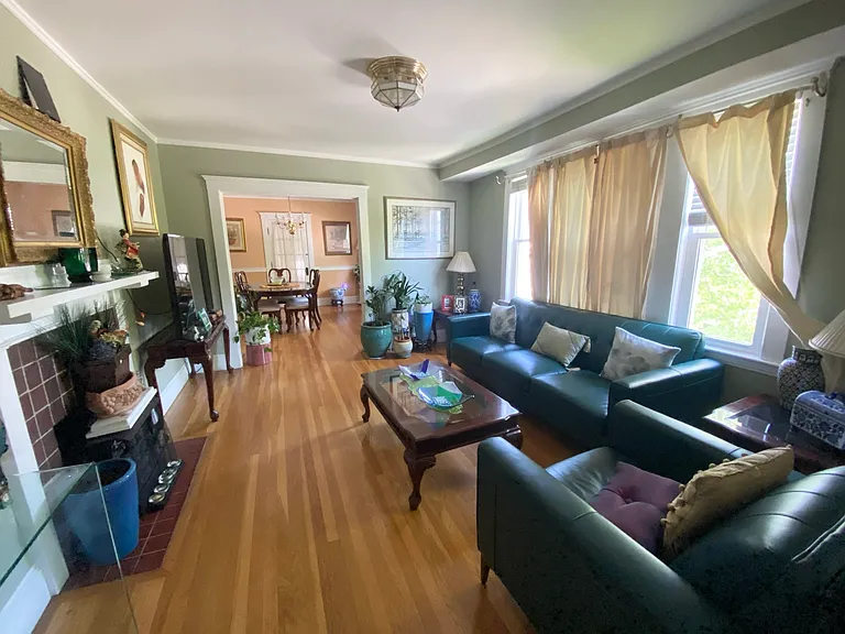 64 Hewlett St #1 — Photo 1
