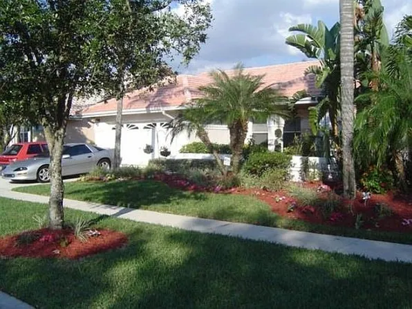 605 NW 164th Ave, Pembroke Pines, FL 33028