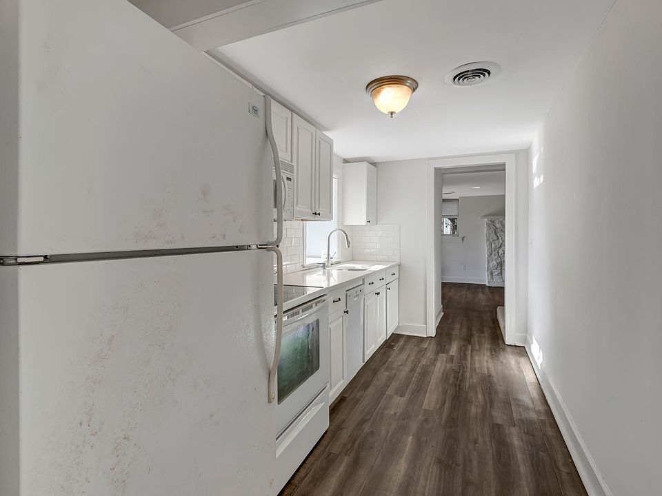 1st image of 2817B Blair Blvd #B