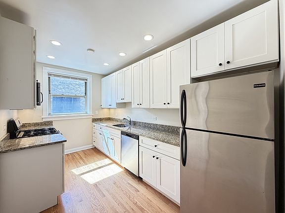 3rd image of 914 Crain St #N3-b
