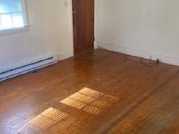 5th image of 208 Whaley St