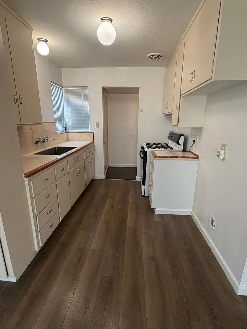 Nice Home In Sacramento!! — Photo 2