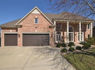 6217 Northlake Dr, Parkville, MO 64152