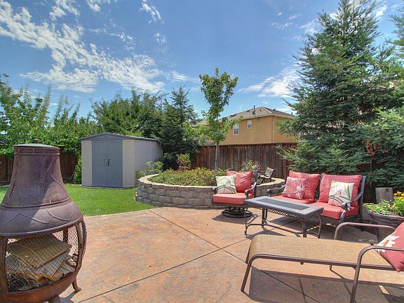 4th image of 2436 Kinsella Way