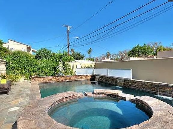 4th image of 332 S Almont Dr