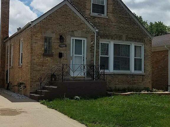 2nd image of 7333 W Touhy Ave