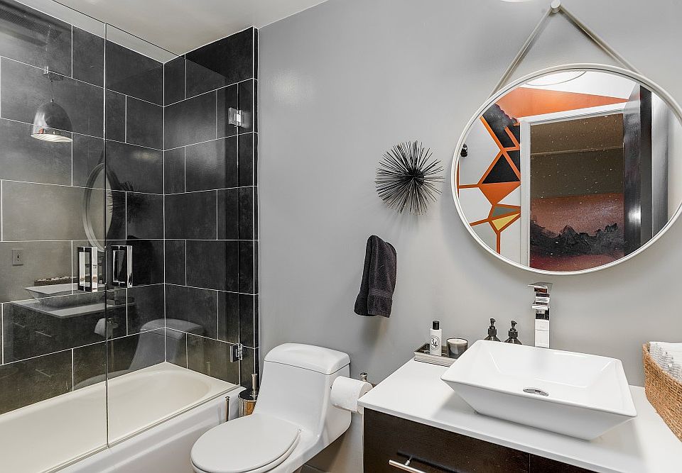 1st image of 850 N Kings Rd APT 306