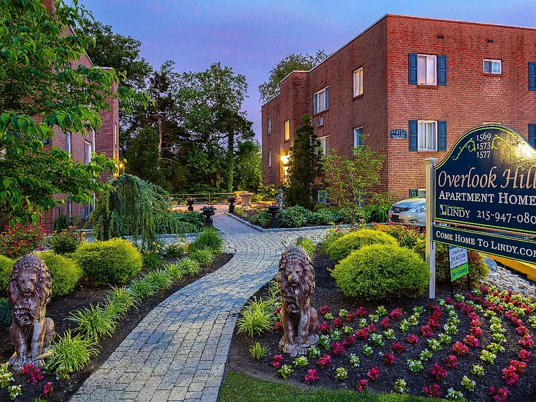Overlook Hills Apartments — Photo 3