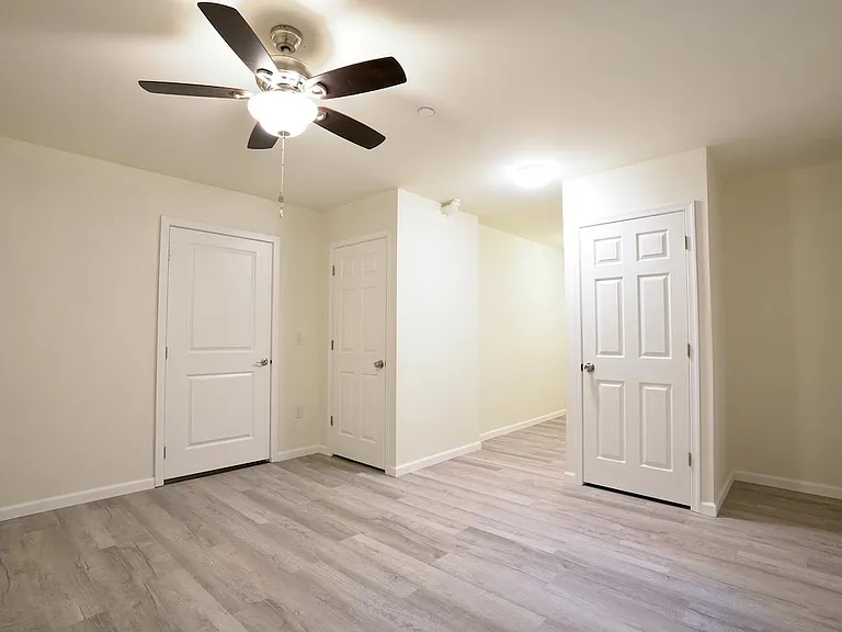 813 Lakeview Ct #44L — Photo 29