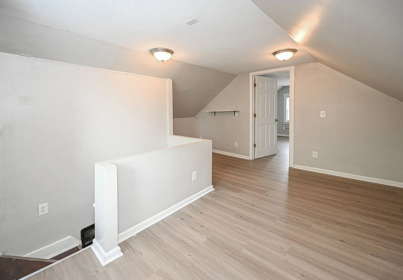 5 bed, 1.0 bath, $2,995 — Photo 4