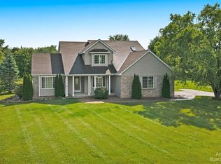 3273 Prescott Dr, Howell, MI 48843