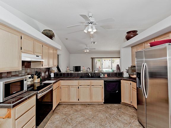 4th image of 3230 Longview Dr
