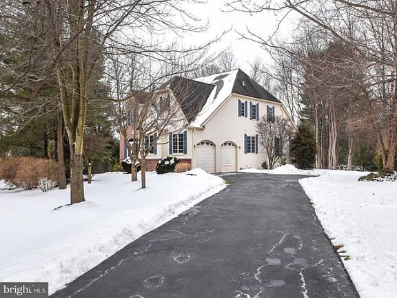 2nd image of 309 Gentry Ln