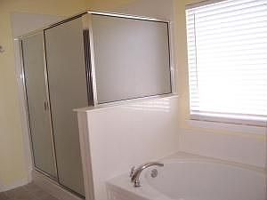 3rd image of 2001 Creekmont Dr