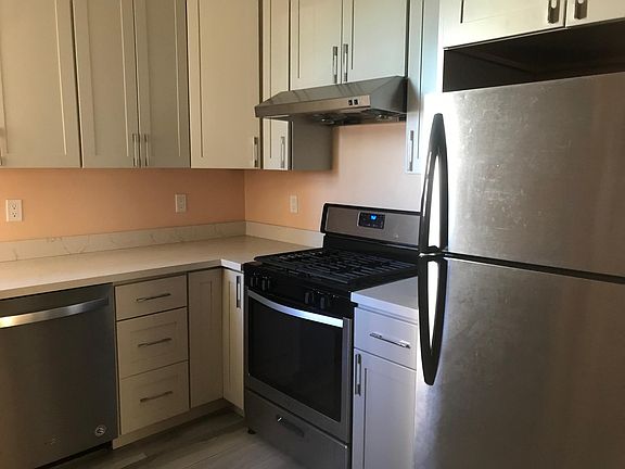 3rd image of 1522 Howard St APT 4