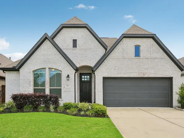 615 Livermore St, Webster, TX 77598