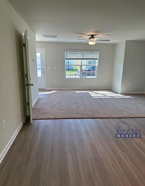 3 bed, 1460 sqft, $2,100 — Photo 4