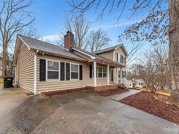 2nd image of 223 Woodridge Dr