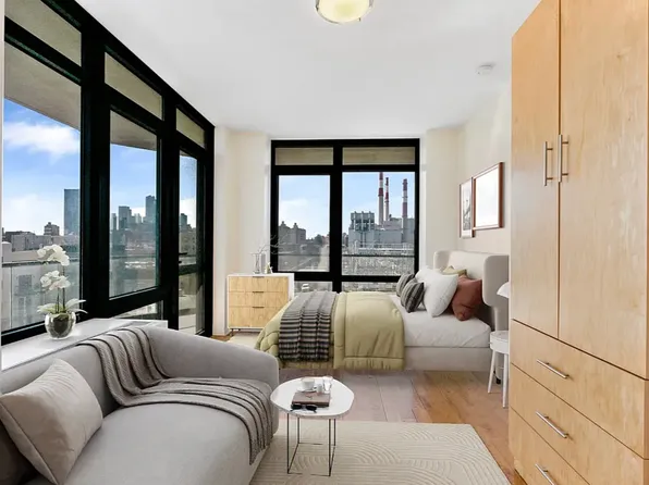 34-46 Vernon Boulevard image 1 of 17