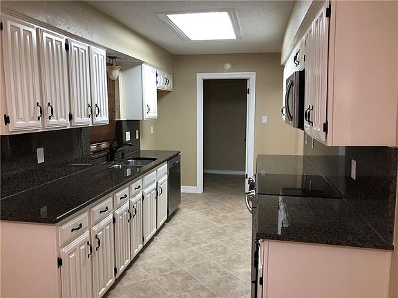 3rd image of 816 Courtland Dr