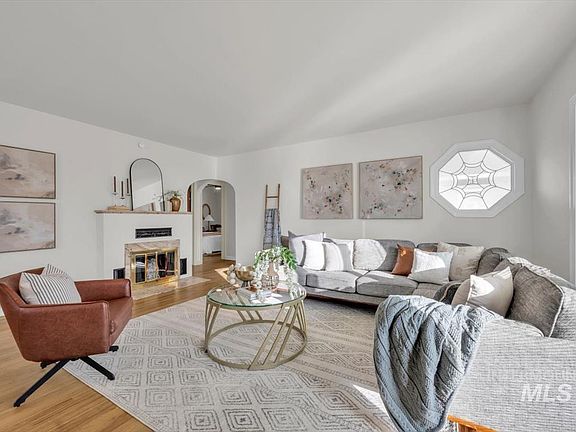 2nd image of 2035 1st Ave N