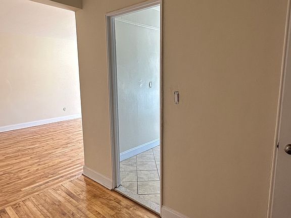 3rd image of 14336 Barclay Ave APT 1B