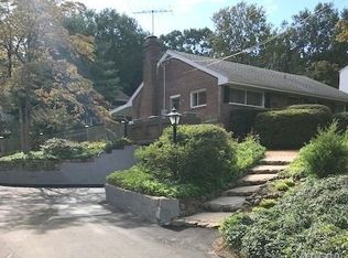 6 Brush Pl, Huntington, NY 11743